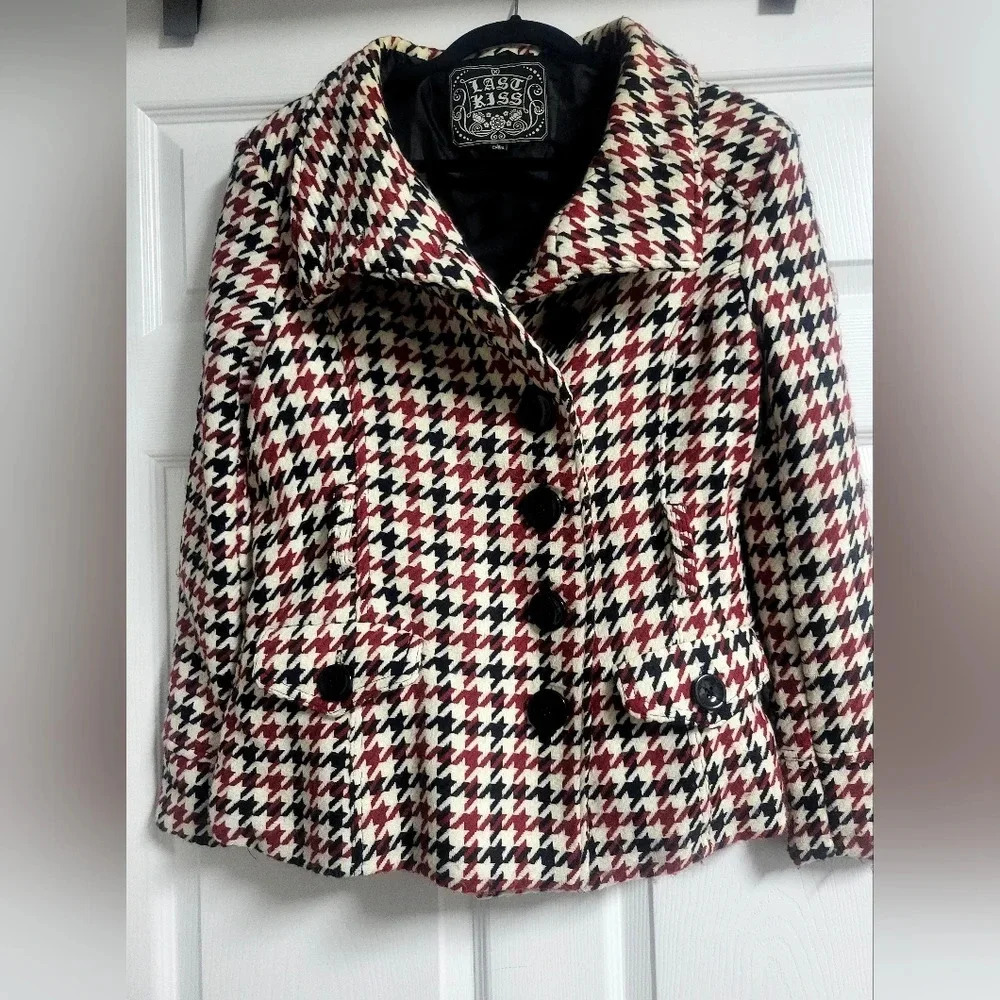 Last Kiss - Plaid Blazer- EUC - Red, Black and White Houndstooth Pattern, Size L